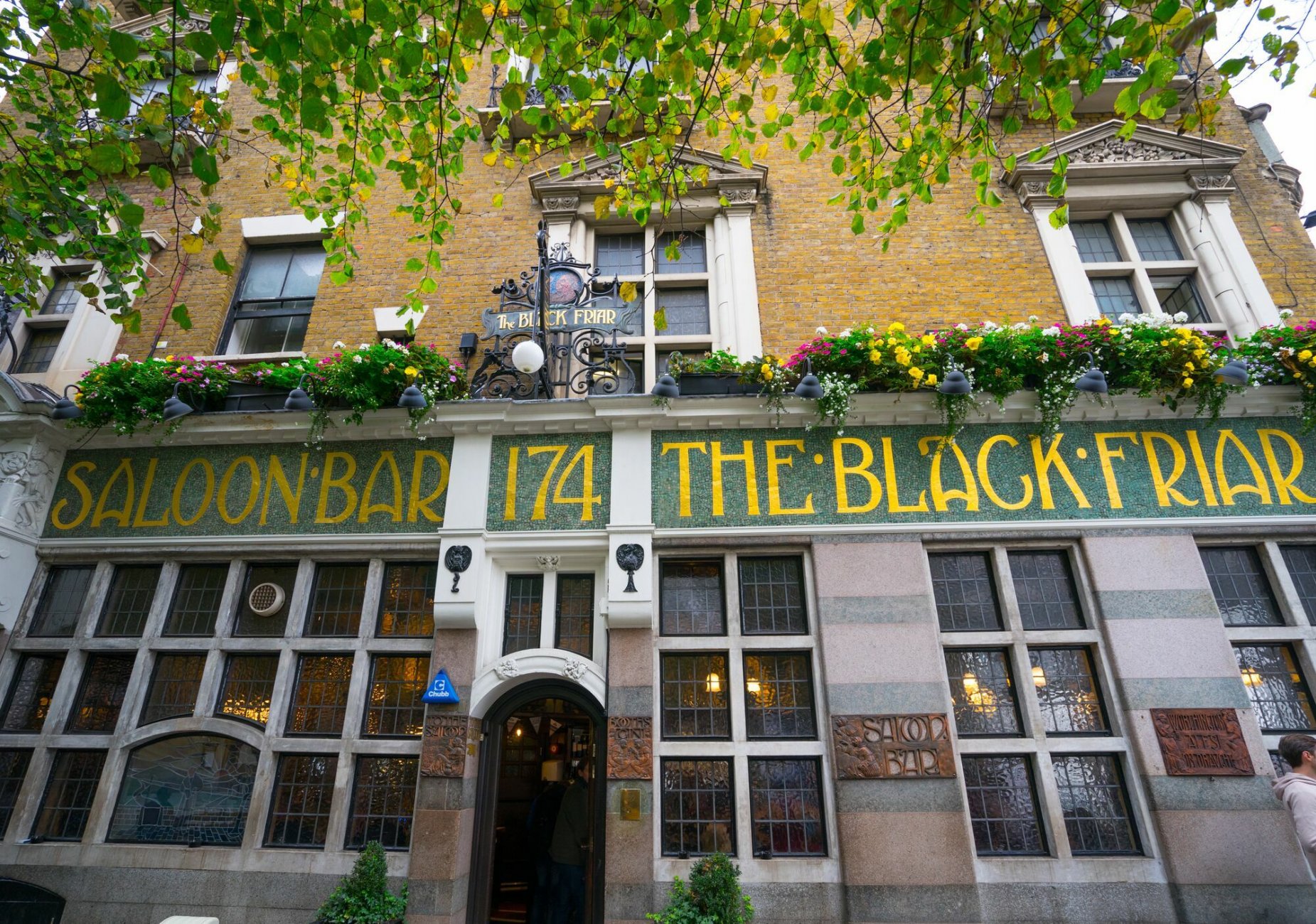 Blackfiars_pub_entrance.jpg