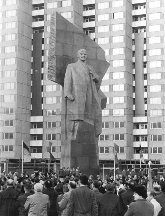 bundesarchiv_bild_183-j0505-0054-001_berlin_denkmal_lenin_am_leninplatz.jpg