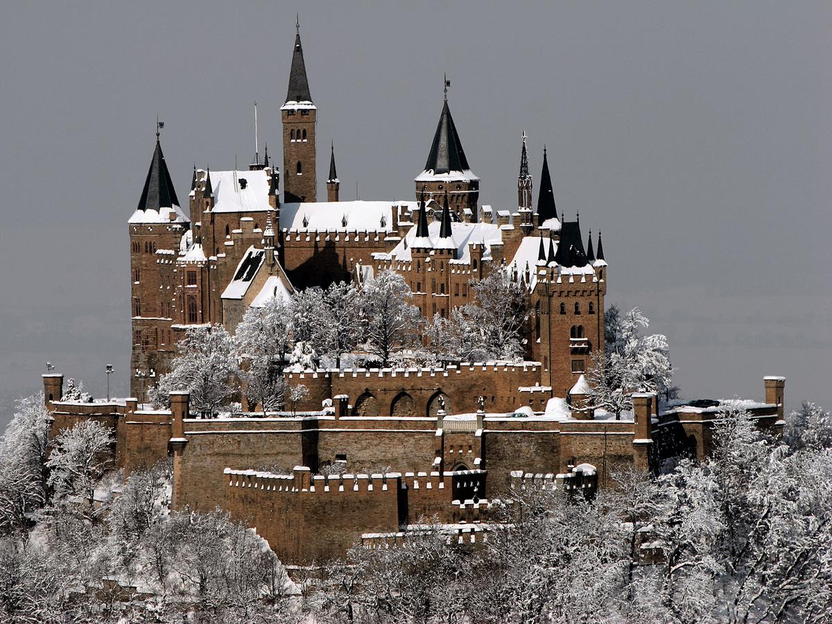 Burg_Hohenzollern_2_j.jpg