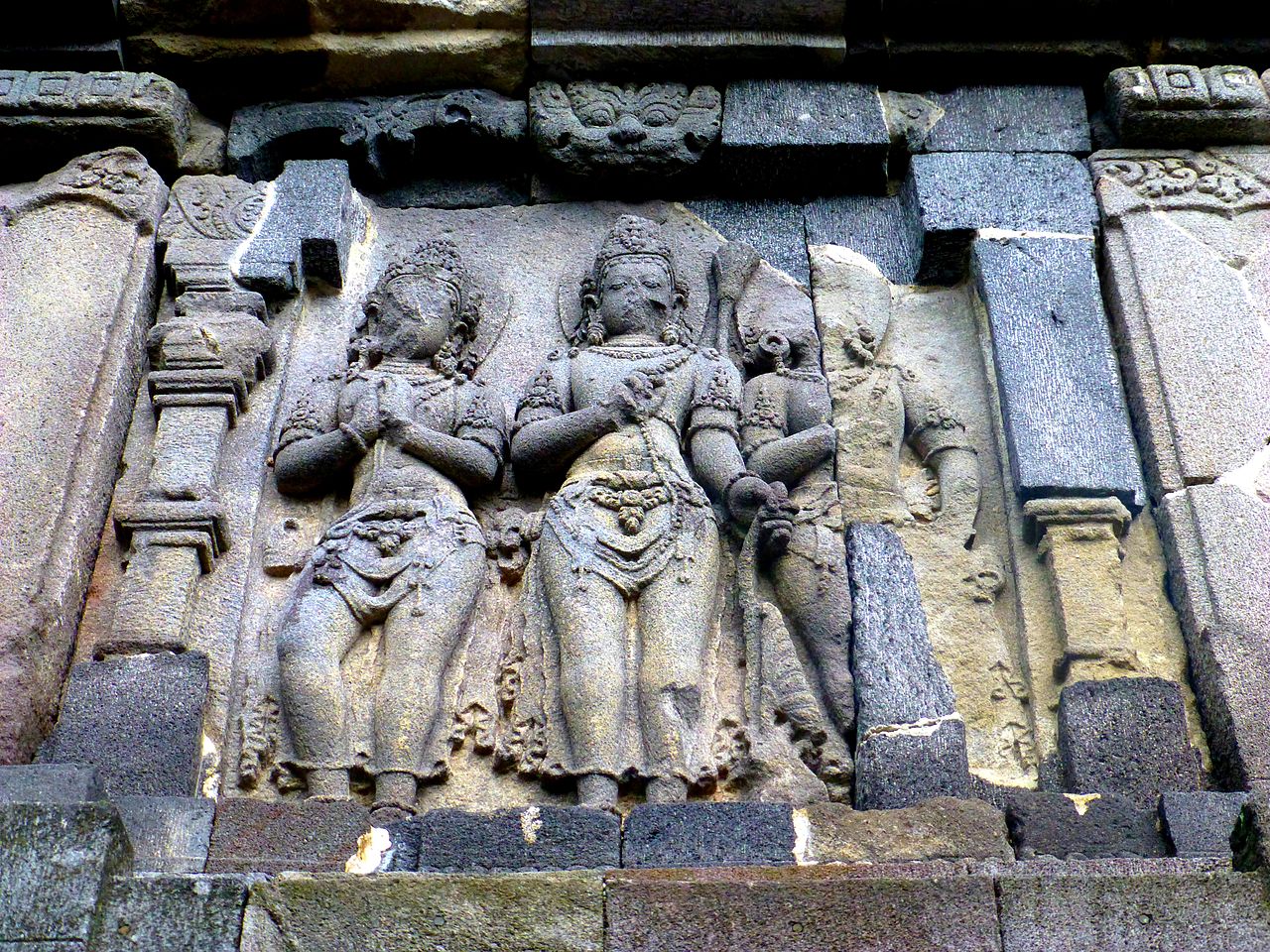 Candi_Prambanan_-_128_Statues_on_Nandi_Temple_(12042287716).jpg