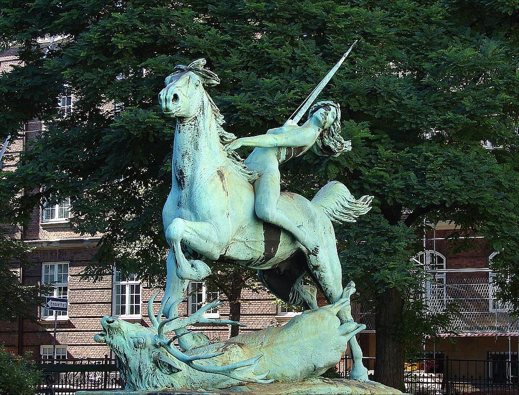 Carl BonnesenDiana_til_Hest.JPG