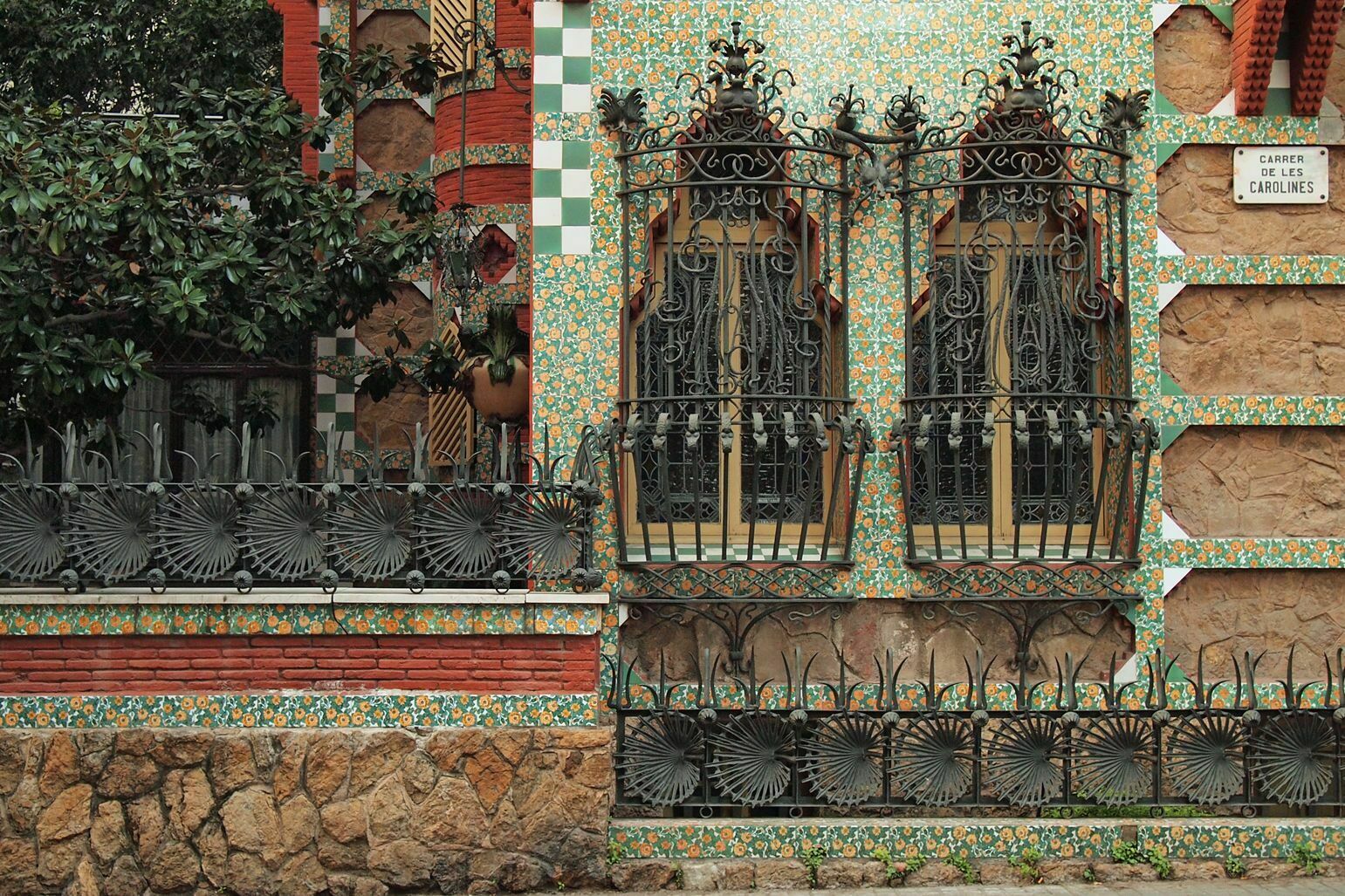 Casa_Vicens_(detalle_3).jpg