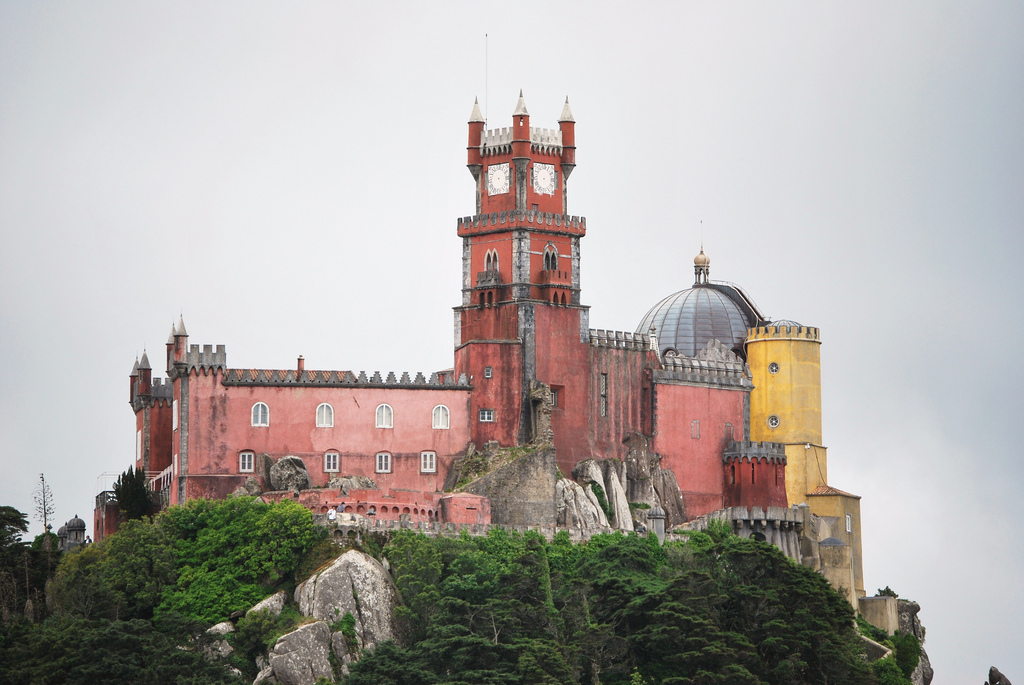 Castelo_da_Pena,_romanticismo_en_Sintra.jpg