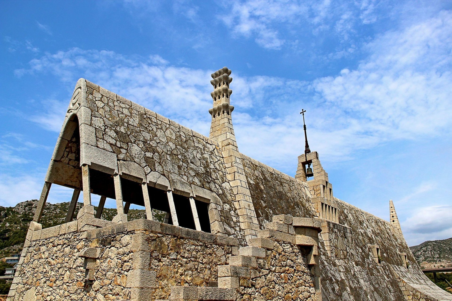 Celler_Güell_-_Garraf_-.jpg