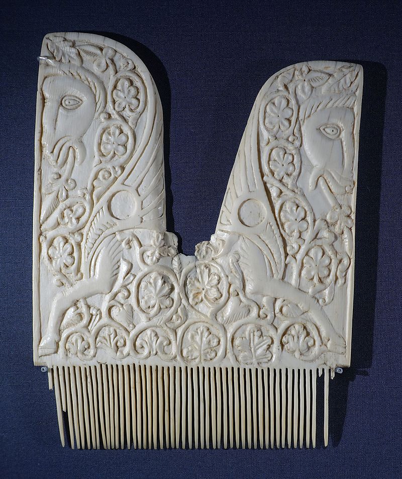 Ceremonial_comb,_Umayyad,_7th-8th_century_AD,_iv.jpg
