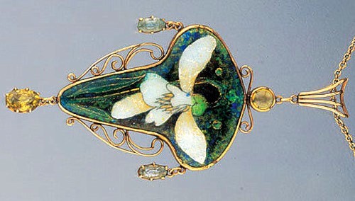 Charles-Robert-Ashbee’s-snowdrop-pendant-1900.jpg
