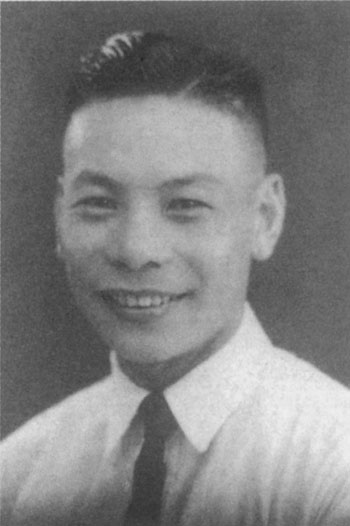Chiang_Ching-kuo_youth_3.jpg