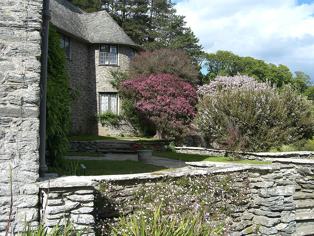 Coleton_Fishacre_-_panoramio_(4).jpg