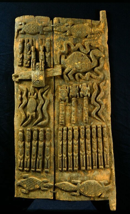 COLLECTIE_TROPENMUSEUM_Deur_met_in_relief_aangebrachte_versieringen_TMnr_3925-12.jpg