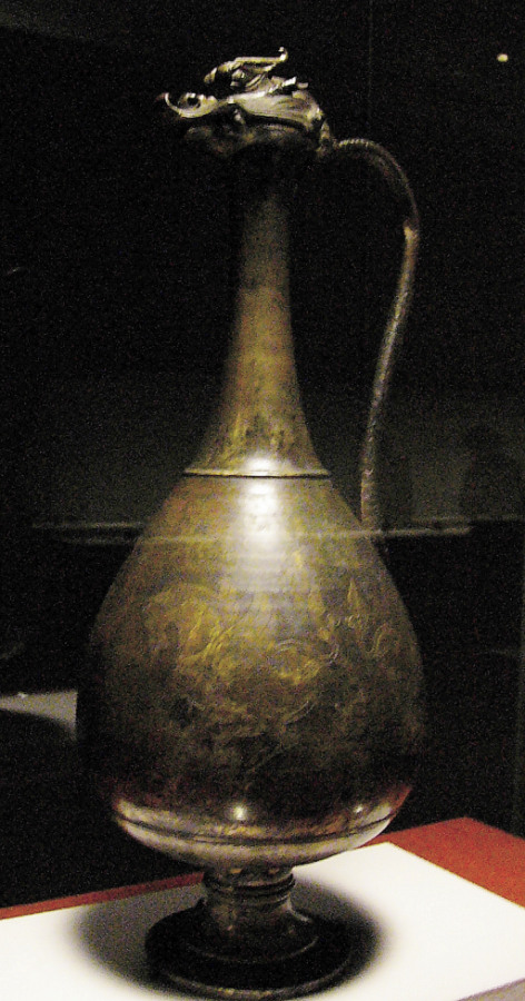 Dragon_head_Pitcher_former_Horyuji.JPG
