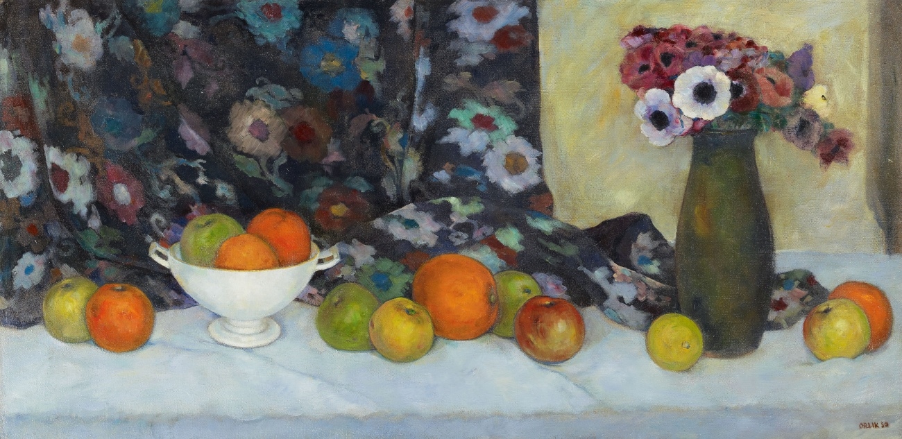 Emil_Orlik_Früchtestillleben_mit_geblümtem_Stoff_und_Vase_1930.jpg