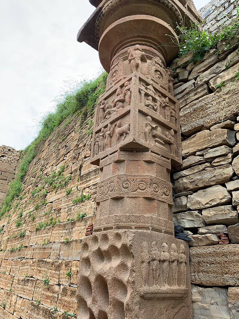 Entrance,_Navabrahma_temples_site,_Alampur,_Telangana_-_03.jpg