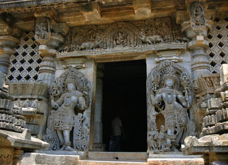 entrance of hoysaleshwara temple.jpg