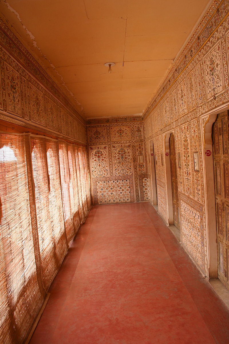 Entrance_to_the_Phool_Mahal,_Junagarh_Fort,_Bikaner.jpg