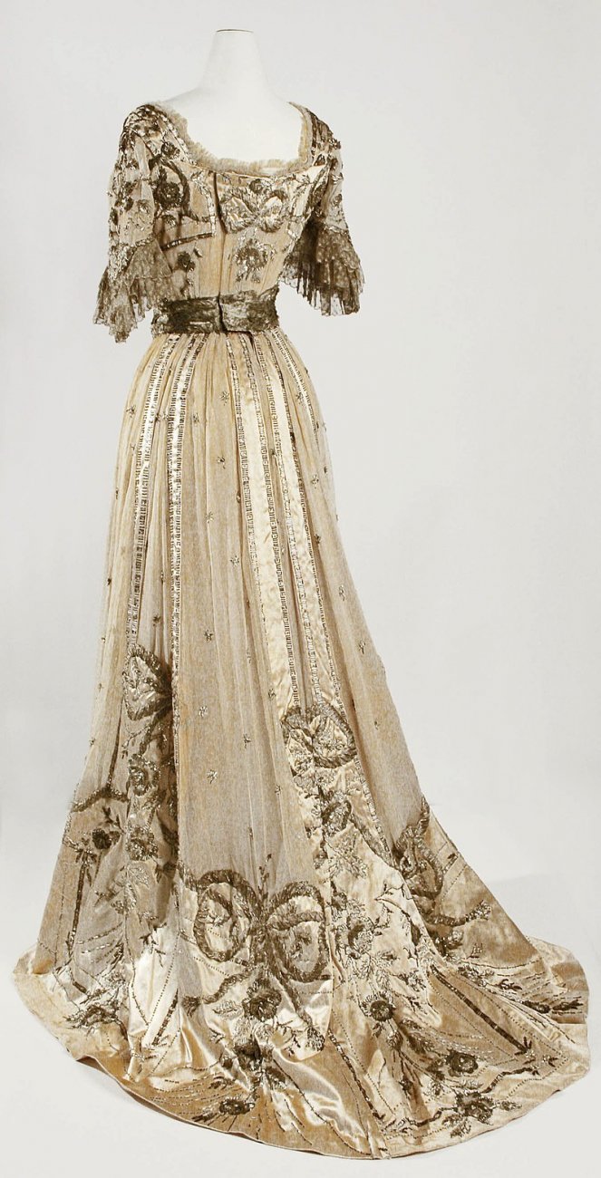 Evening_dress_MET_CI50.40.4ab_B.jpg