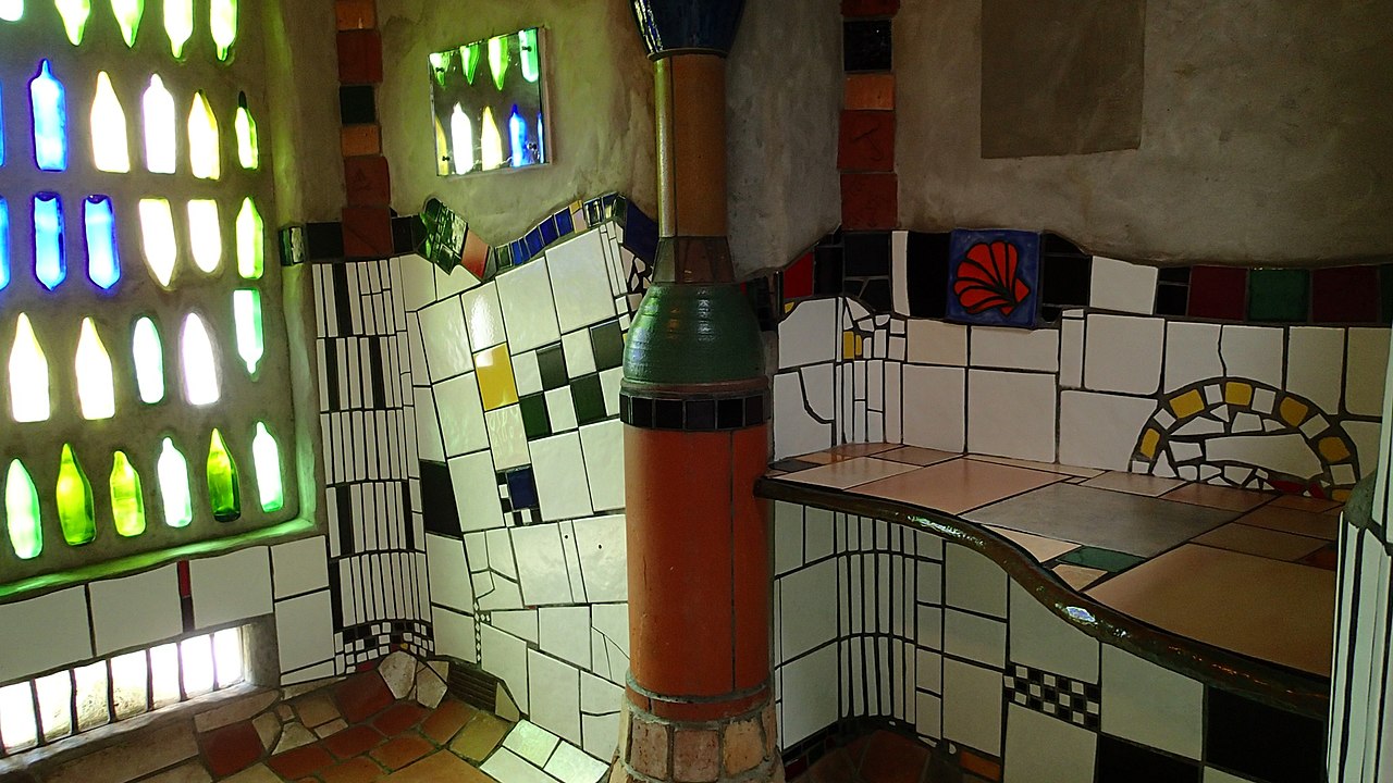 Friedensreich_Hundertwasser's_public_toilets_in_Kawakawa_5.jpg