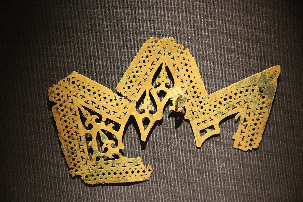 Gilt-Bronze_Crown_of_Goguryeo_01.jpg