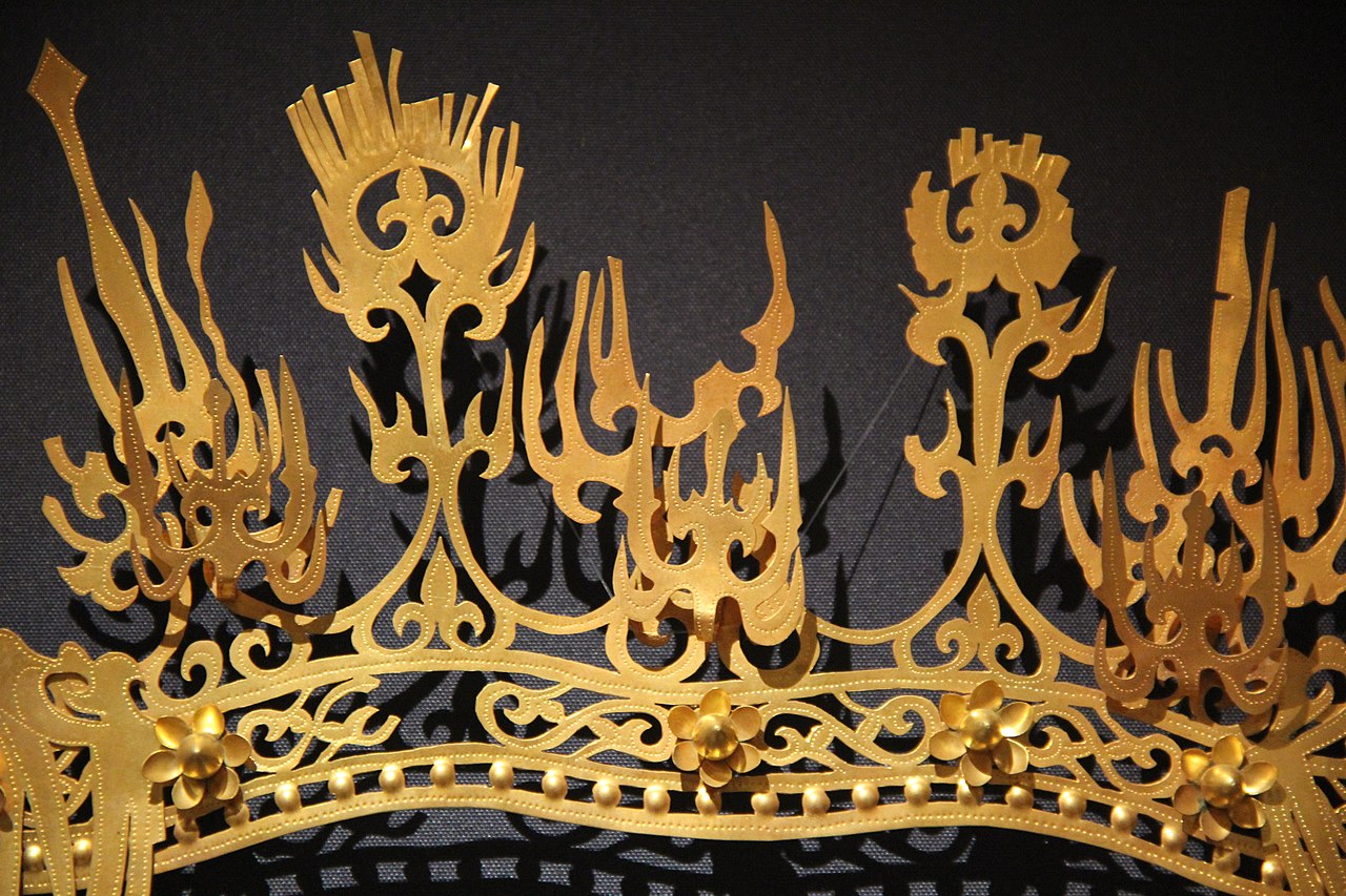 Gilt-Bronze_Crown_of_Goguryeo_02a.jpg