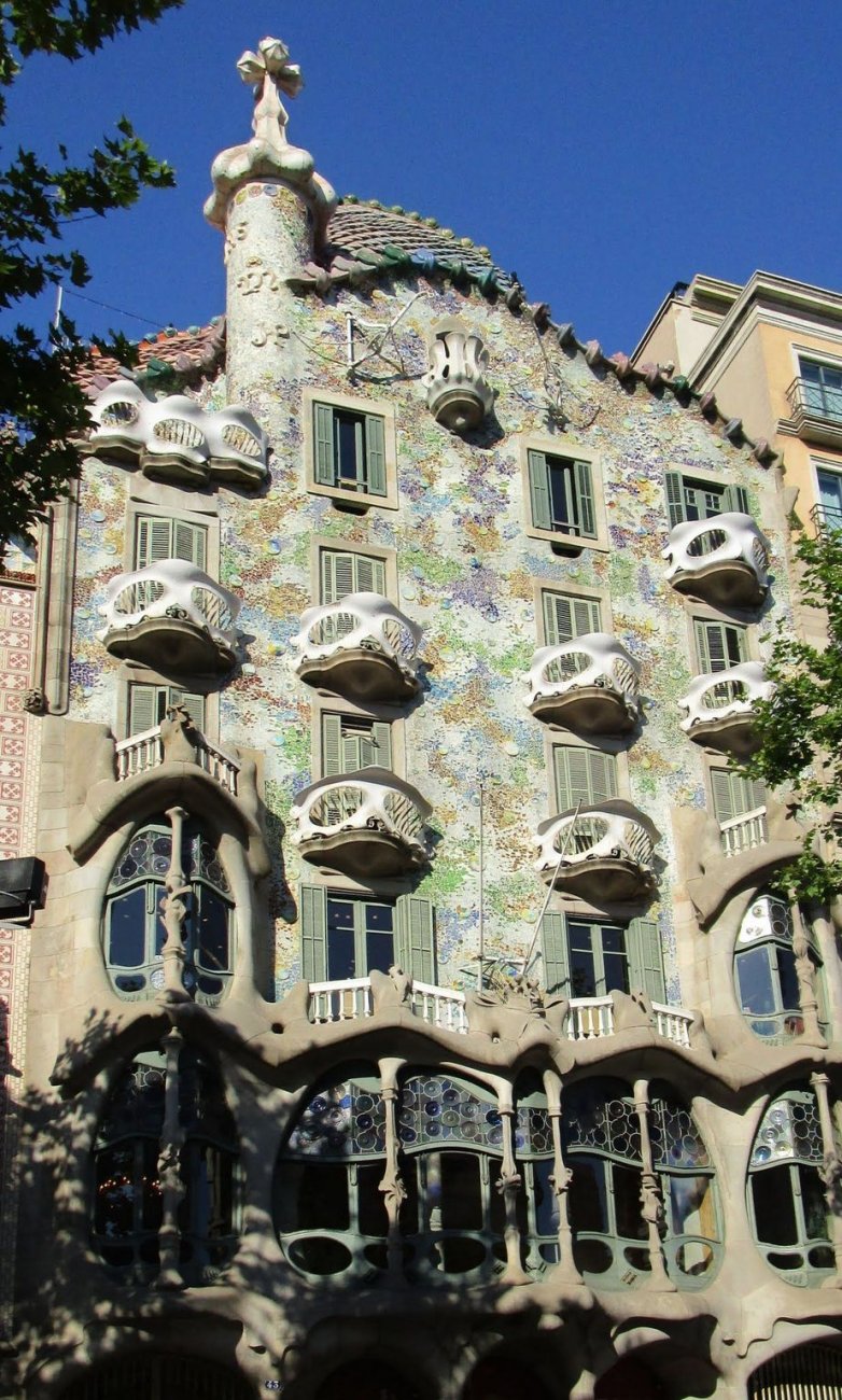 Gràcia (passeig de) 43, casa Battló (Antoni Gaudí i Cornet 1904) (1).jpg