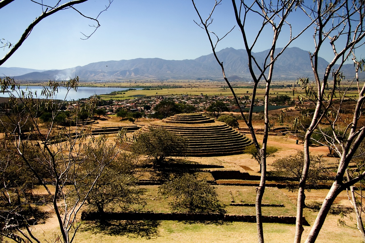 Guachimontones_archaeological_site_panorama_(Nancy).jpg