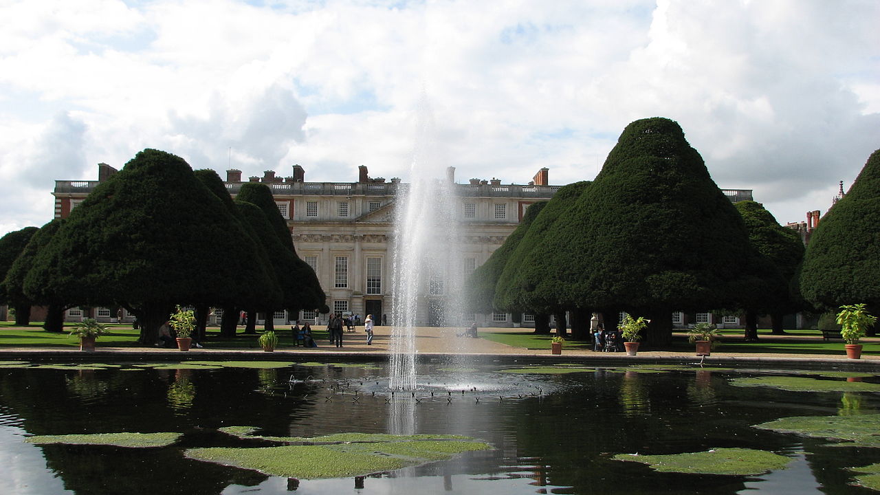 Hampton_Court_Palace_(3027474366).jpg