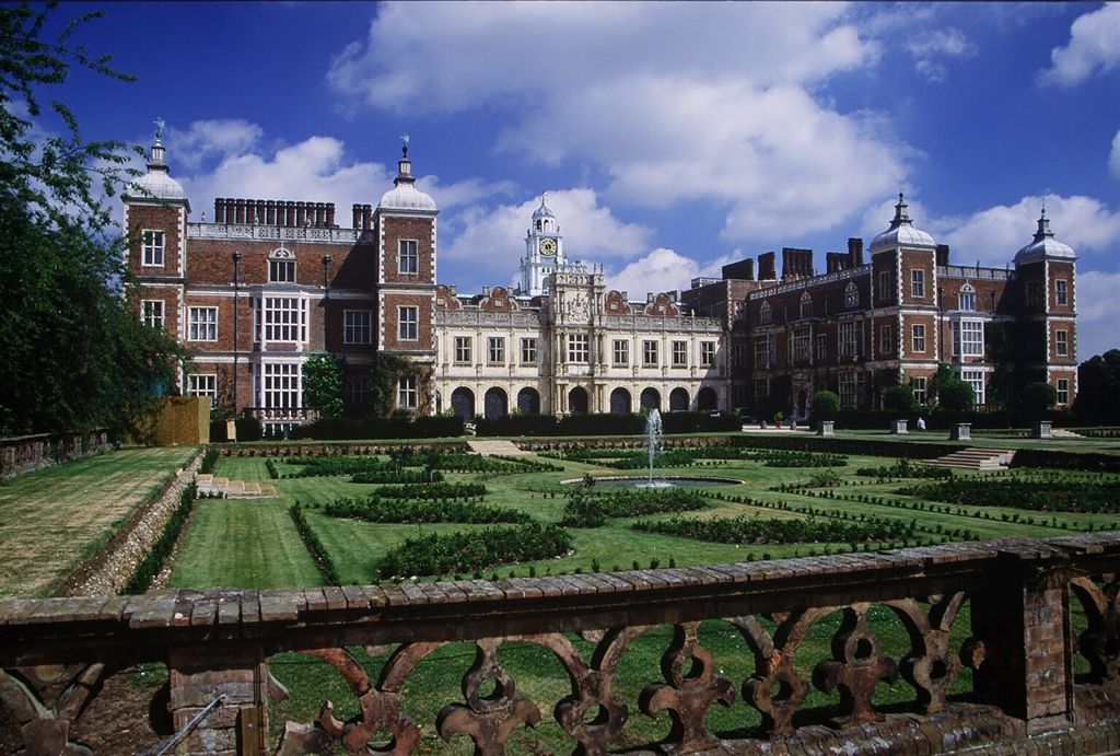 Hatfield_House.jpg