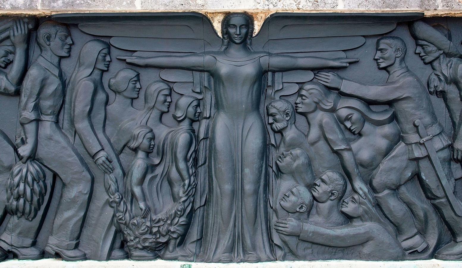 Havana_Art_Deco_(8880948350).jpg