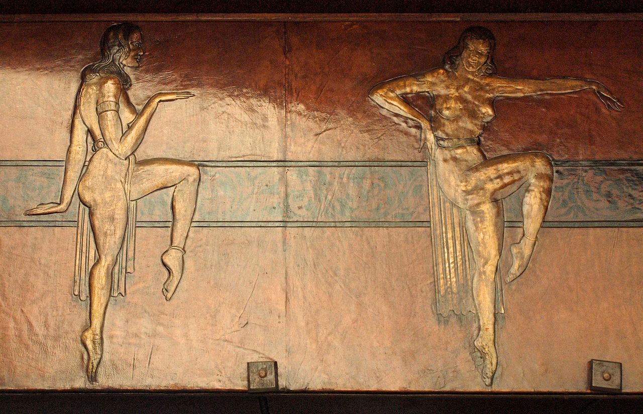 Havana_Art_Deco_(8963932173).jpg