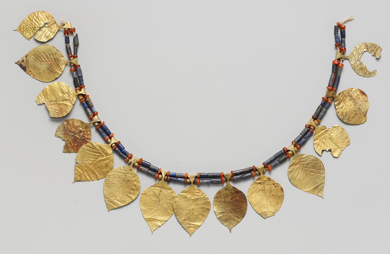 Headdress_MET_DP226592_(cropped).jpg