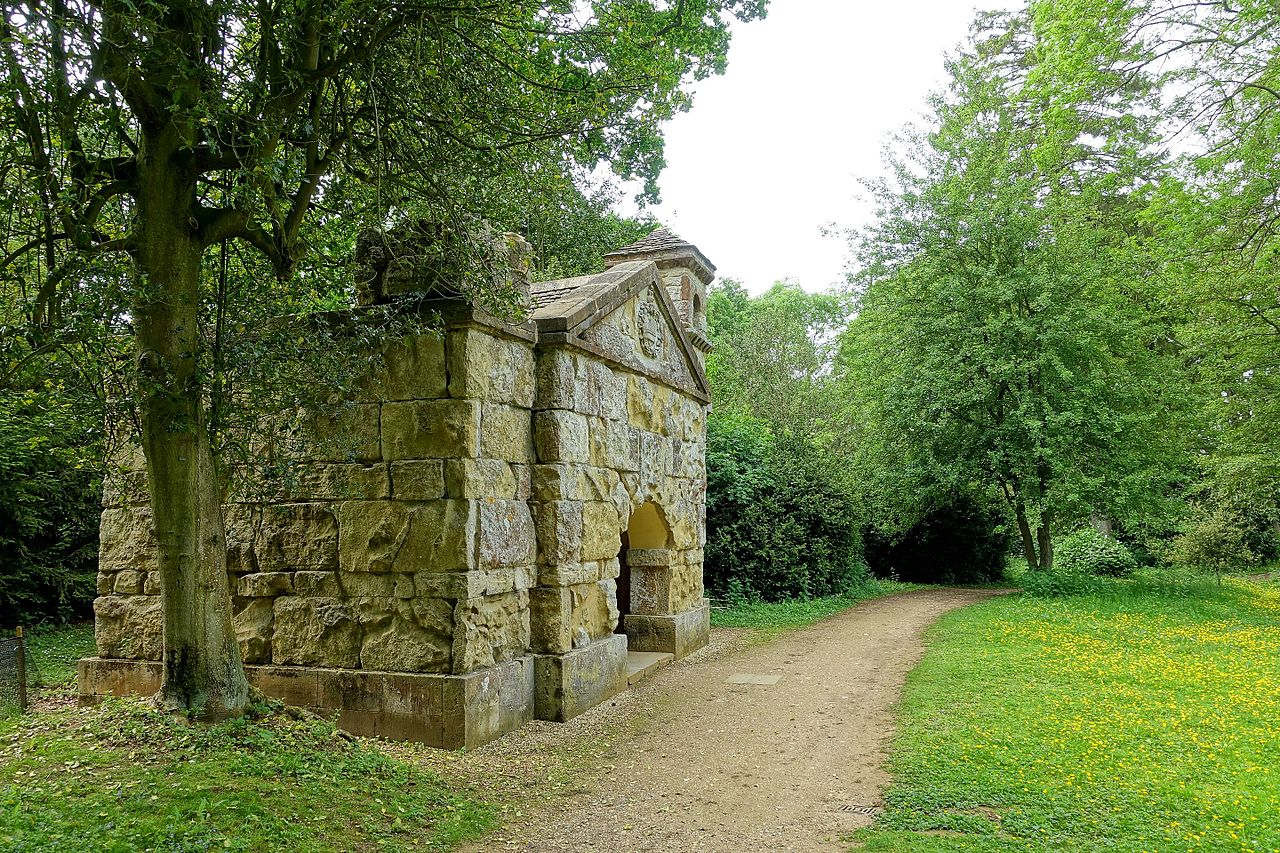 Hermitage,_Stowe_-_Buckinghamshire,_England_-_DSC06904.jpg