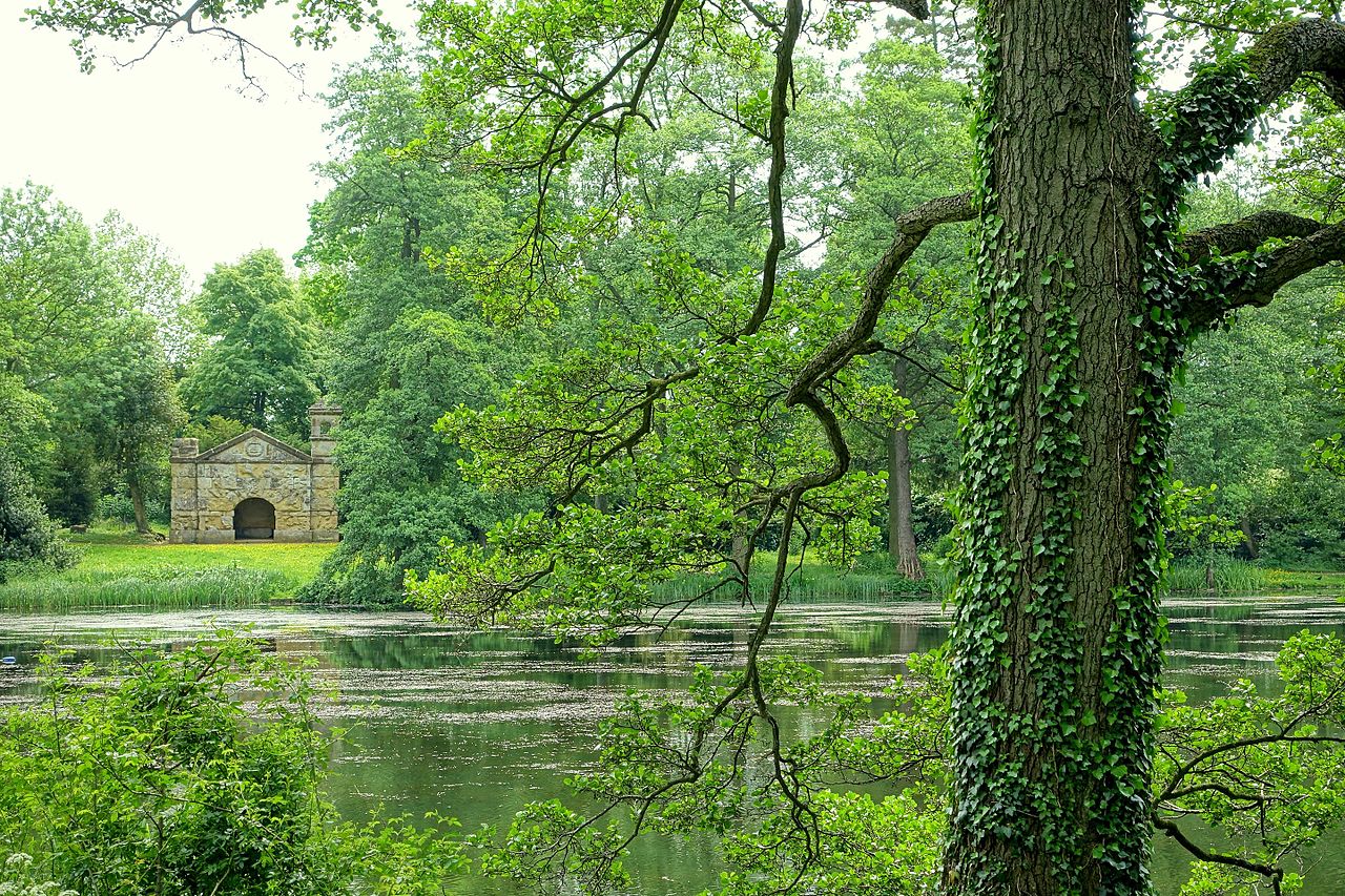 Hermitage,_Stowe_-_Buckinghamshire,_England_-_DSC06977.jpg
