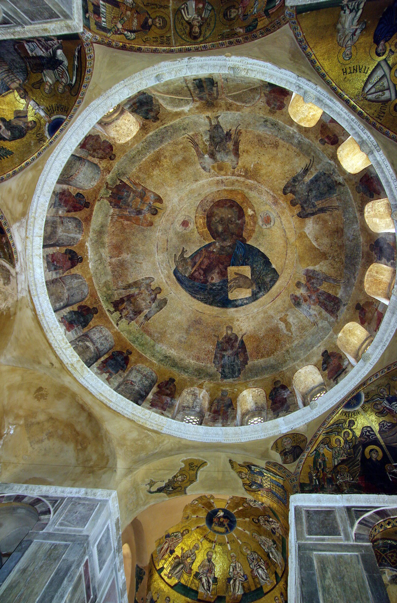 Hosios_Loukas_Katholikon_(Dome_and_sanctuary_vault)_01.jpg