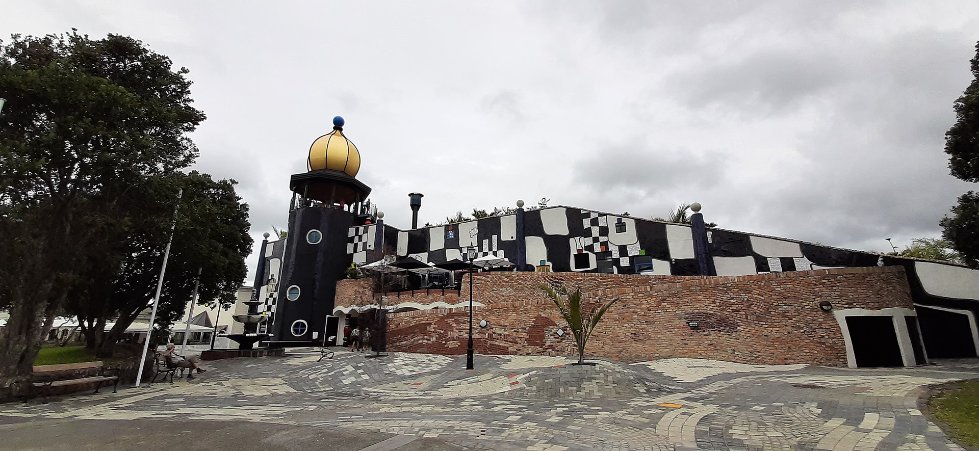 Hundertwasser_Art_Centre.jpg