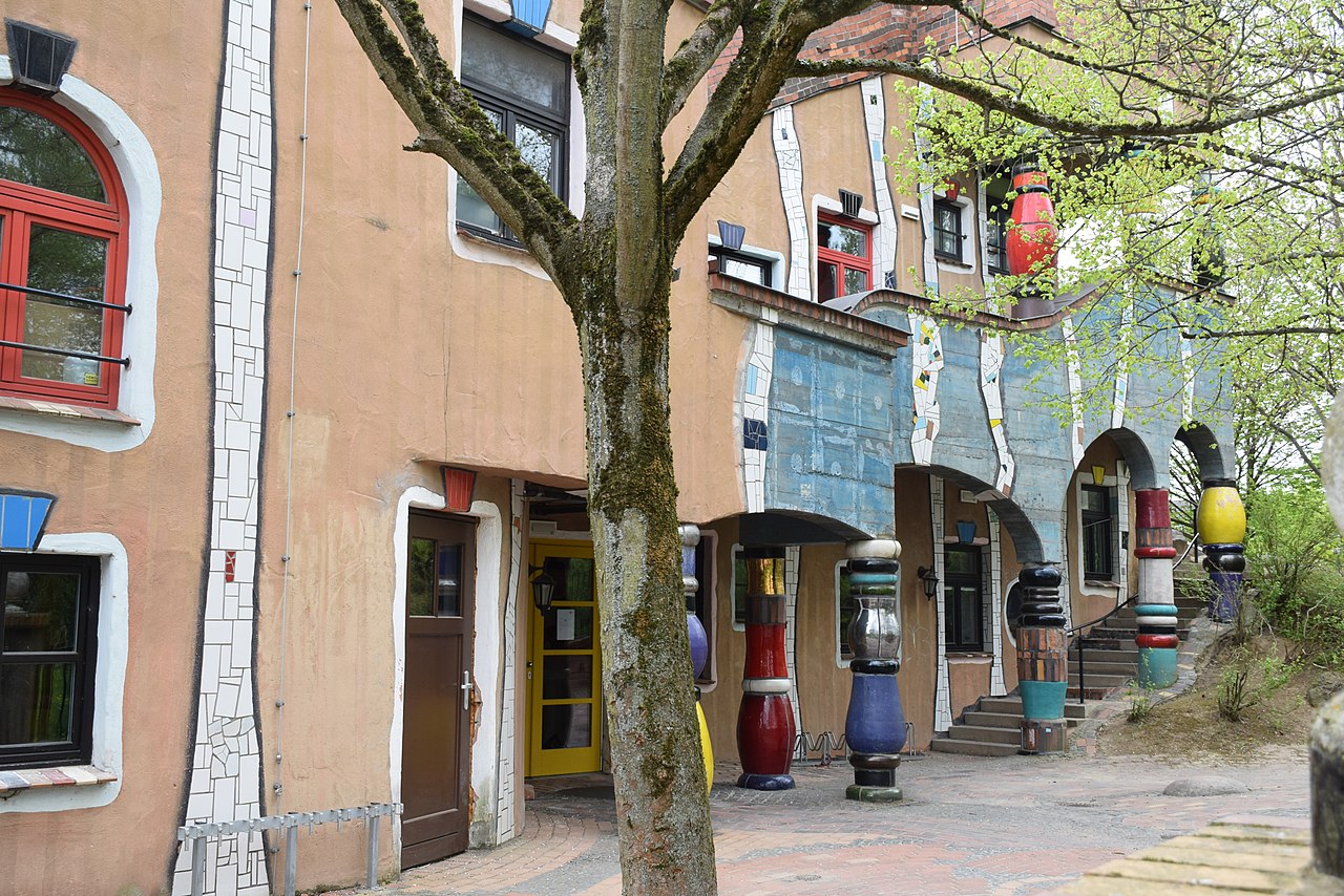 Hundertwasser_Kita_Frankfurt-Heddernheim_2022-04_----10.jpg