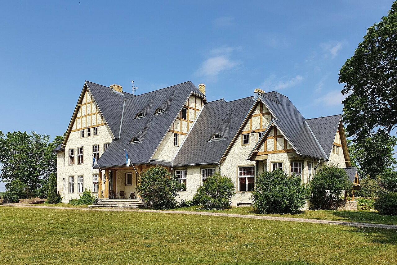 Illuste_manor_house_2022.jpg