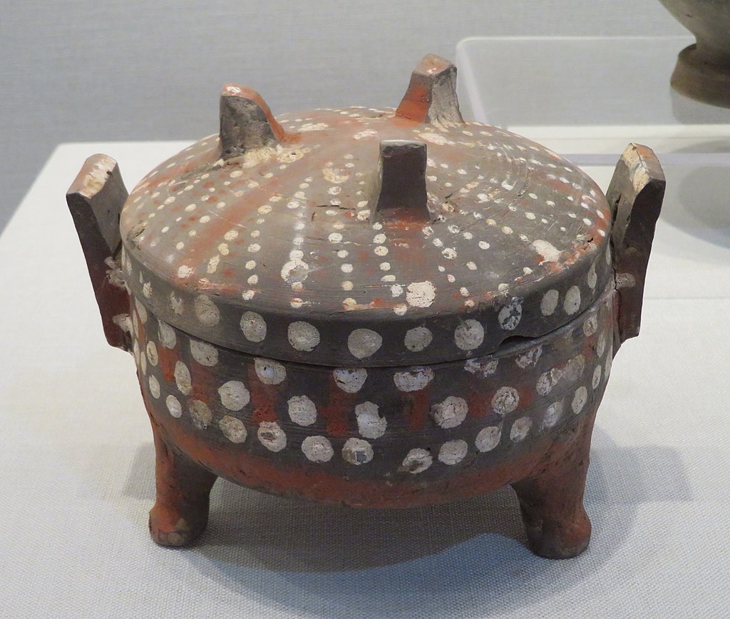Inner_Mongolia_Museum_Colour-painted_pottery_ding.jpg
