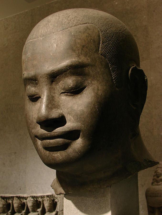 Jayavarman_VII_Guimet_90508_3t.jpg
