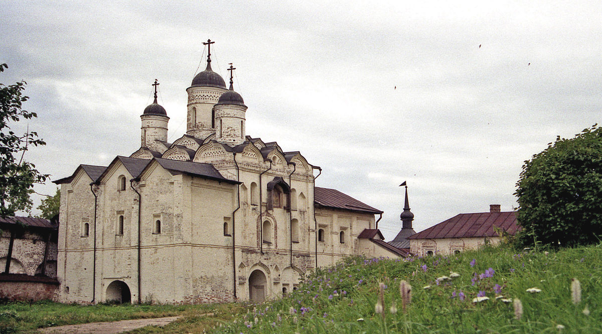 Kirillo-Belozersky_Monastery.jpg