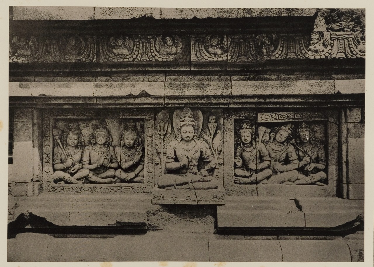 KITLV_40058_-_K_near_Yogyakarta_-_1889-1890.tif.jpg