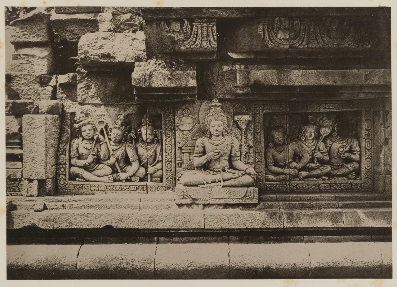 KITLVf_Prambanan_near_Yogyakarta_-_1889-1890.tif.jpg
