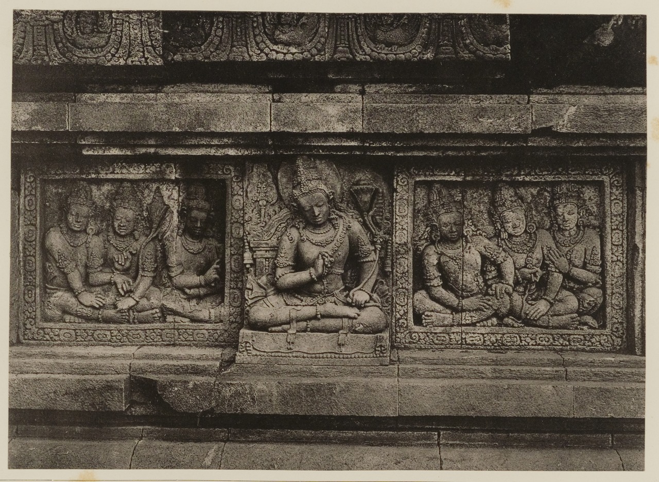 KITLVple_of_Prambanan_near_Yogyakarta_-_1889-1890.tif.jpg