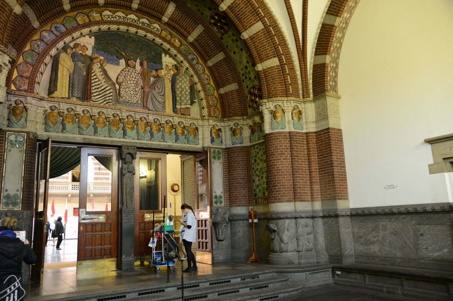 Kobenhavns_Radhus_-_Copenhagen_City_Hall_(37868828842).jpg
