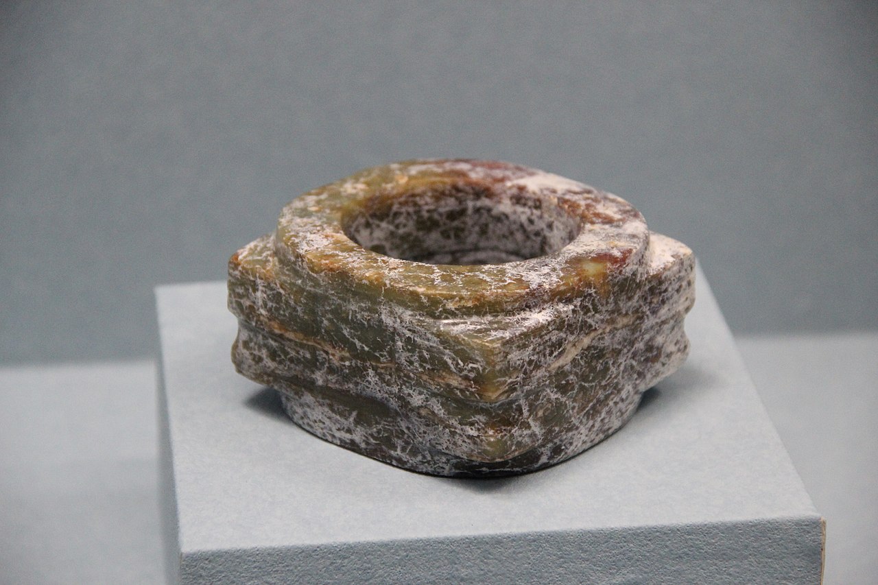 Liangzhu_Culture_Jade_Cong_01.jpg