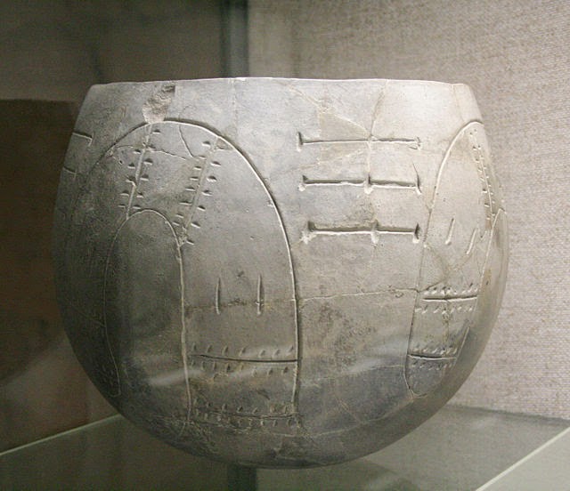 Linear_Pottery_001.jpg