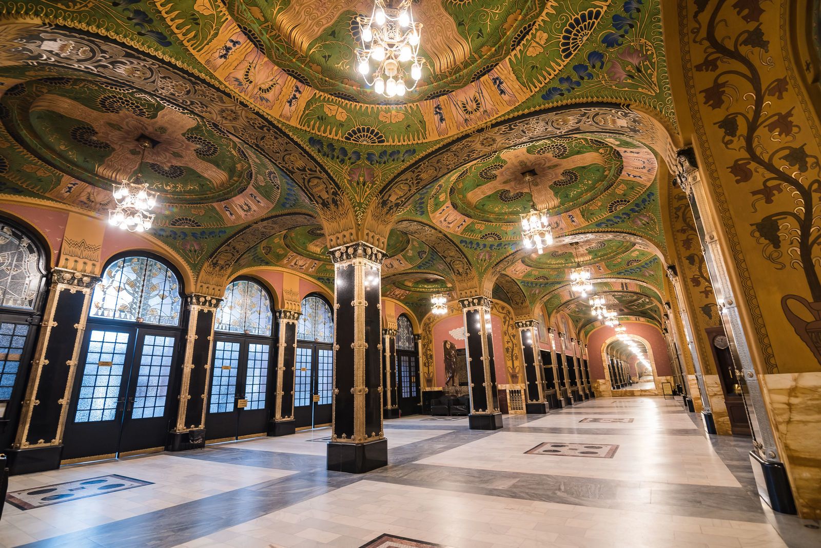 Lobby_Palace_of_Culture_Targu_Mures.jpg