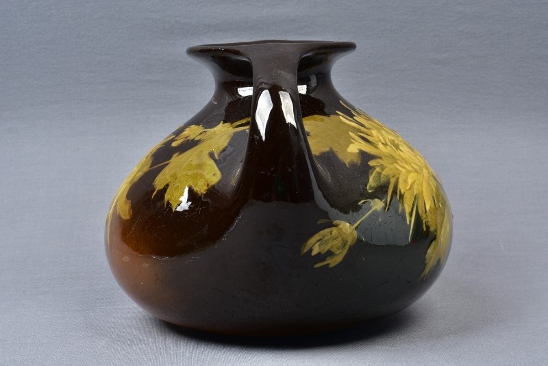 lonhundadenver189295faiencemumsroundvase1092.jpg