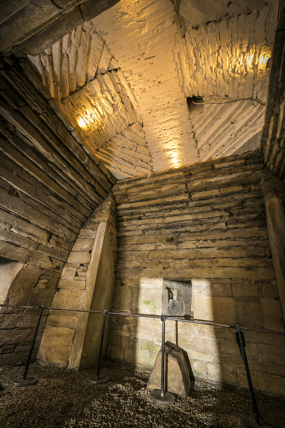Maeshowe-rsz-HES-inside2.jpg