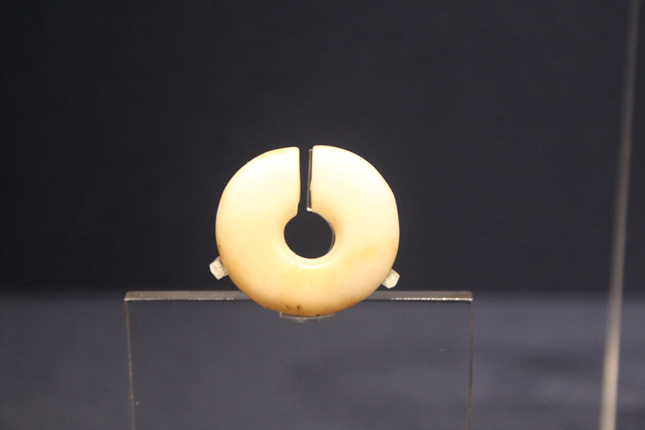 Majiabang_Culture_Jade_Jue.jpg