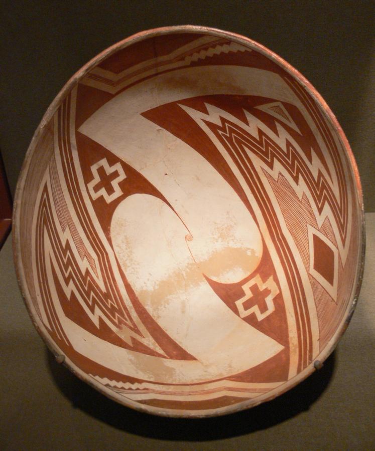 Mimbres_Bowl_with_geometric_design_DMA_1982-94.jpg