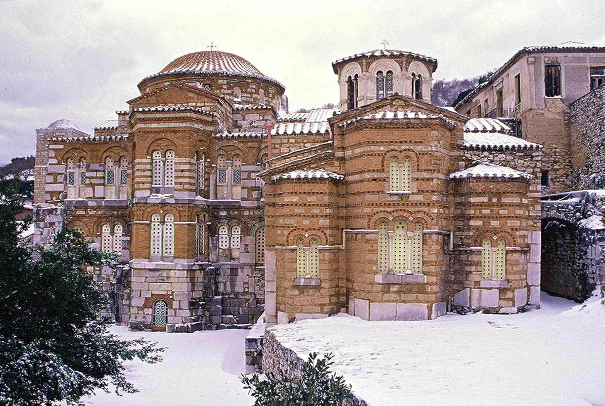 Monastery_of_Hosios_Loukas_winter.jpg